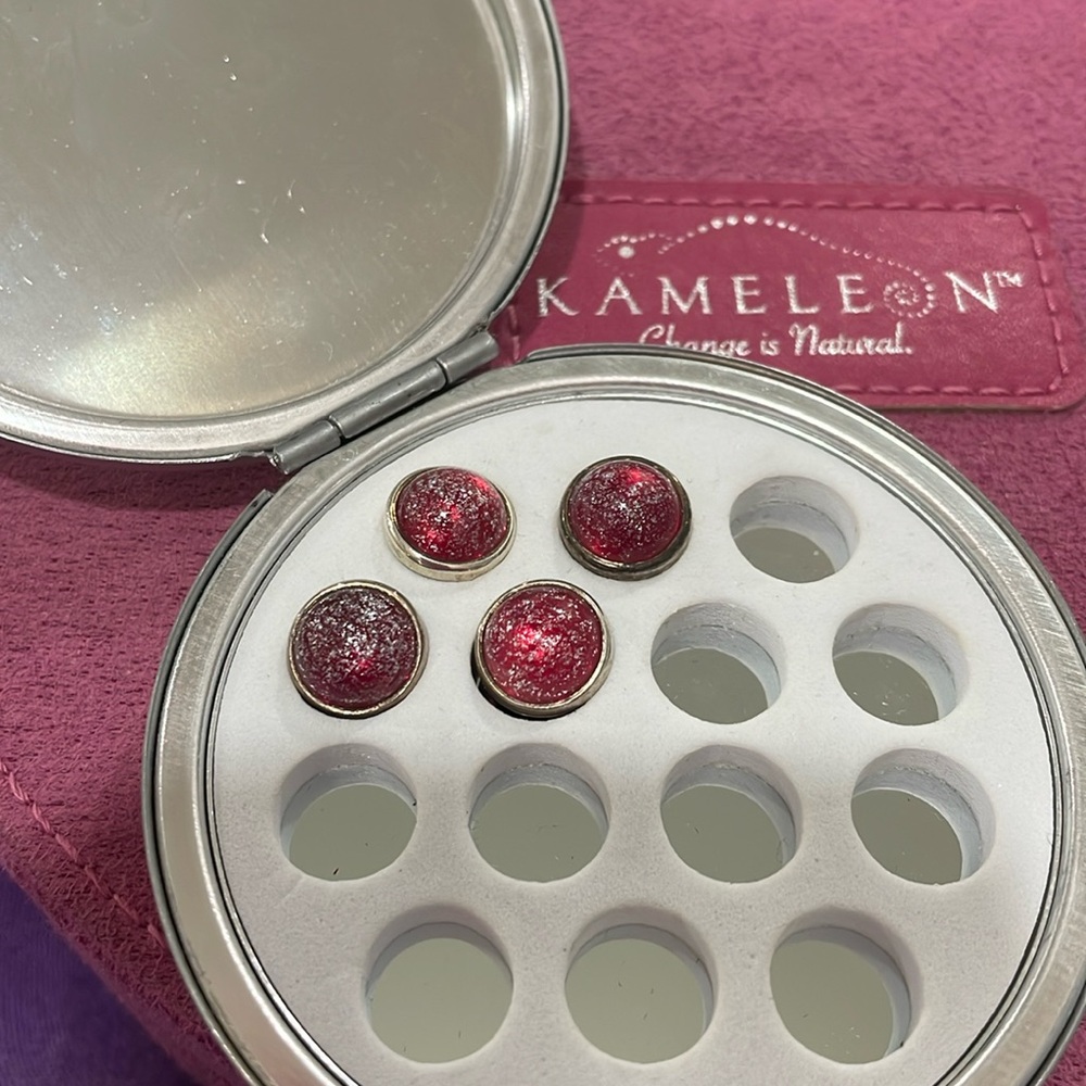 Lot of 4 raspberry fizz Kameleon pops -hardly worn